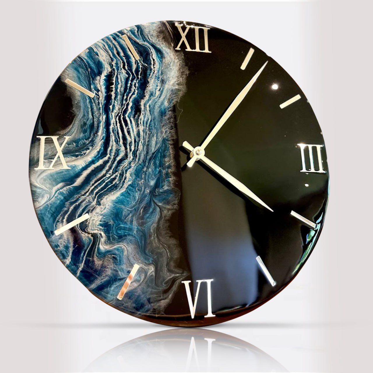 Resin Wall Clock Artistic Timepiece